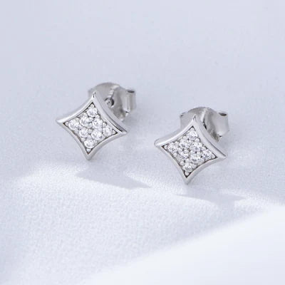 DIAMOND STAR PAVE STUD EARRINGS (الأقراط)