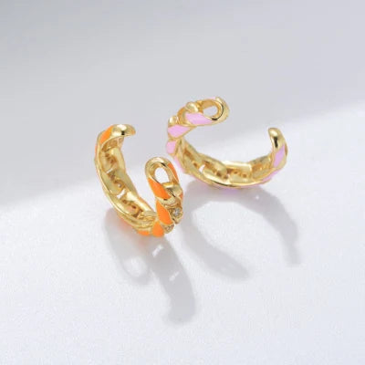 TWISTED ENAMEL EAR CUFF (الأقراط)