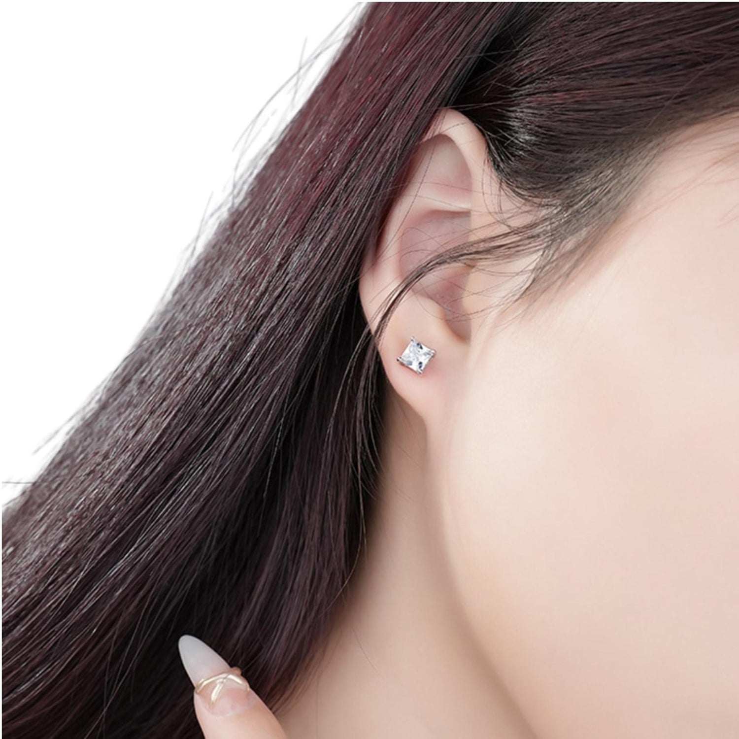 CLASSIC SQUARE DIAMOND 10MM STUD EARRINGS (الأقراط)