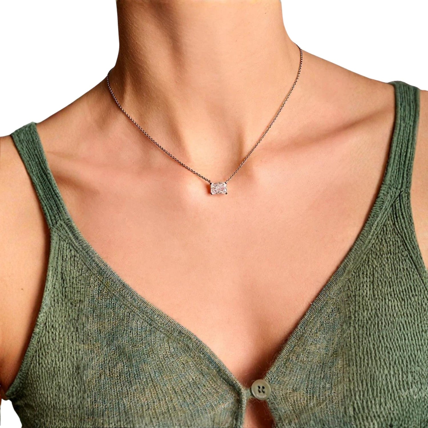 EAST WEST RADIANT PENDANT NECKLACE (العقد)