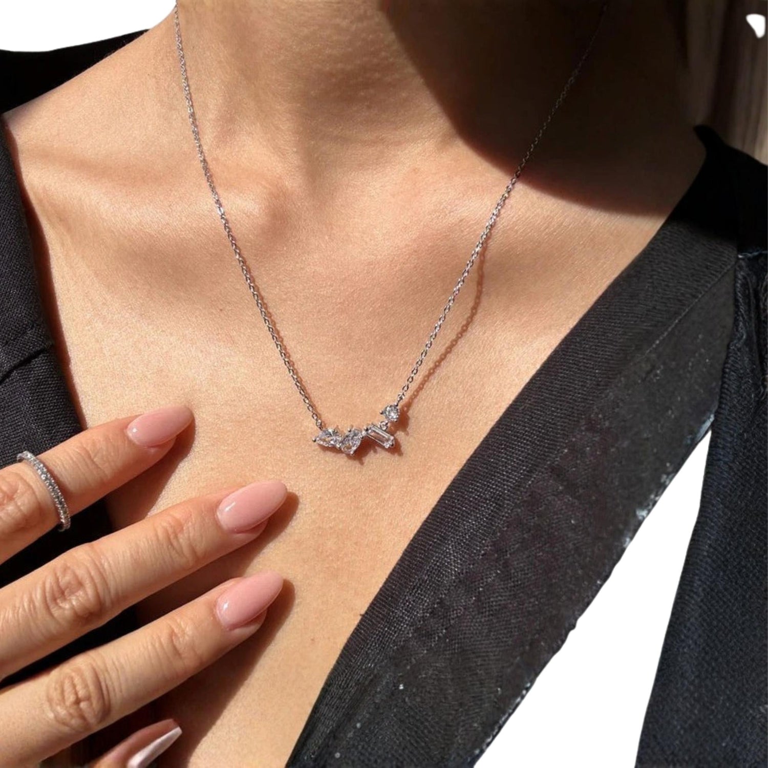 ELYSIA NECKLACE (العقد)