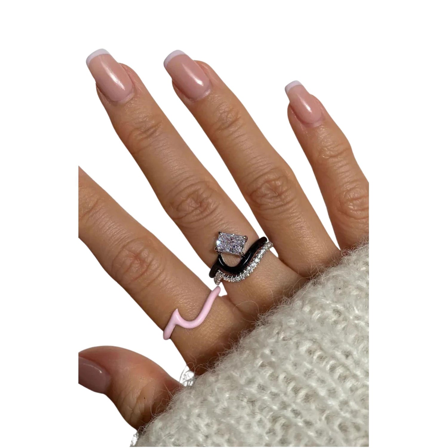 ENAMEL WAVE RING / TOP STACKER (الخاتم)