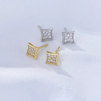 DIAMOND STAR PAVE STUD EARRINGS (الأقراط)