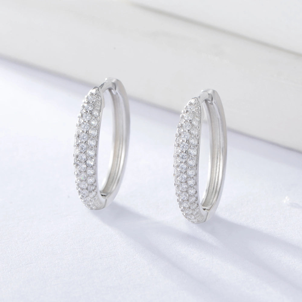 HUGGIE EARRINGS (الأقراط)