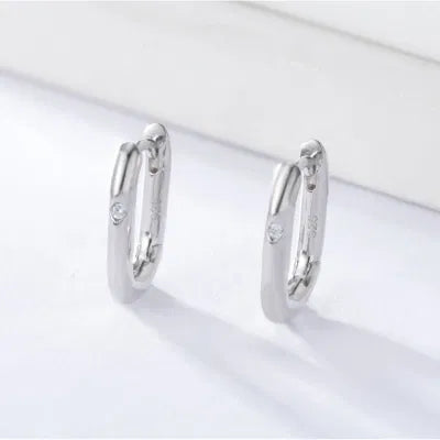 EAR CLIP ROUNDED SQUARE HUGGIE HOOP EARRINGS (الأقراط)