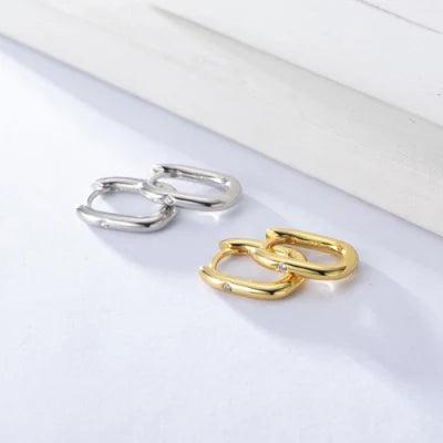 EAR CLIP ROUNDED SQUARE HUGGIE HOOP EARRINGS (الأقراط)