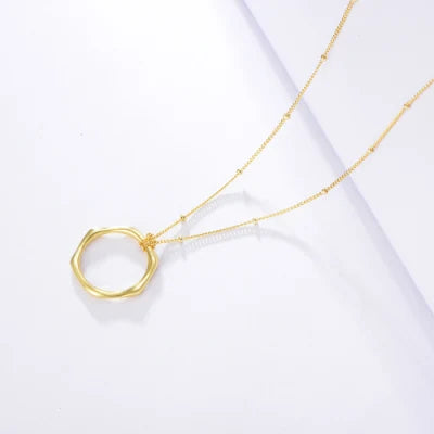 HEXAGON PENDANT NECKLACE (العقد)