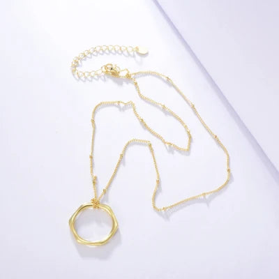 HEXAGON PENDANT NECKLACE (العقد)