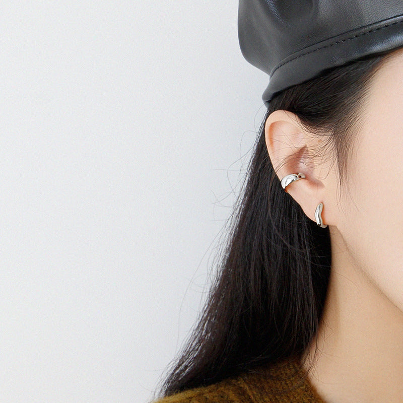 IRREGULAR WAVY EAR BUCKLE EARRINGS (الأقراط)