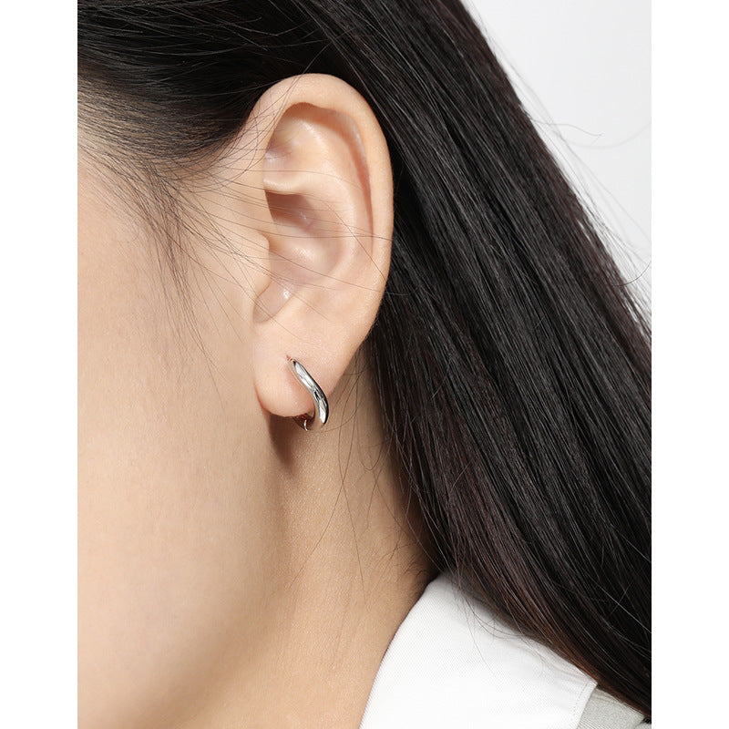 IRREGULAR CIRCLE BUCKLE EARRINGS (الأقراط)