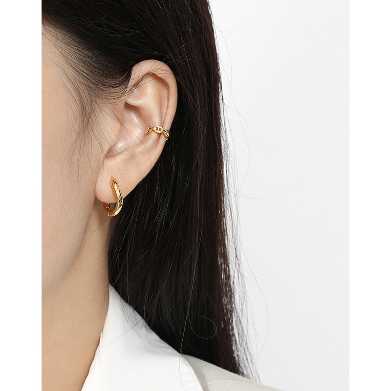IRREGULAR CIRCLE BUCKLE EARRINGS (الأقراط)