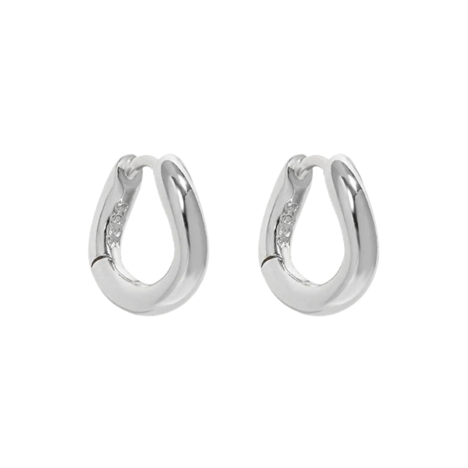 IRREGULAR CIRCLE BUCKLE EARRINGS (الأقراط)