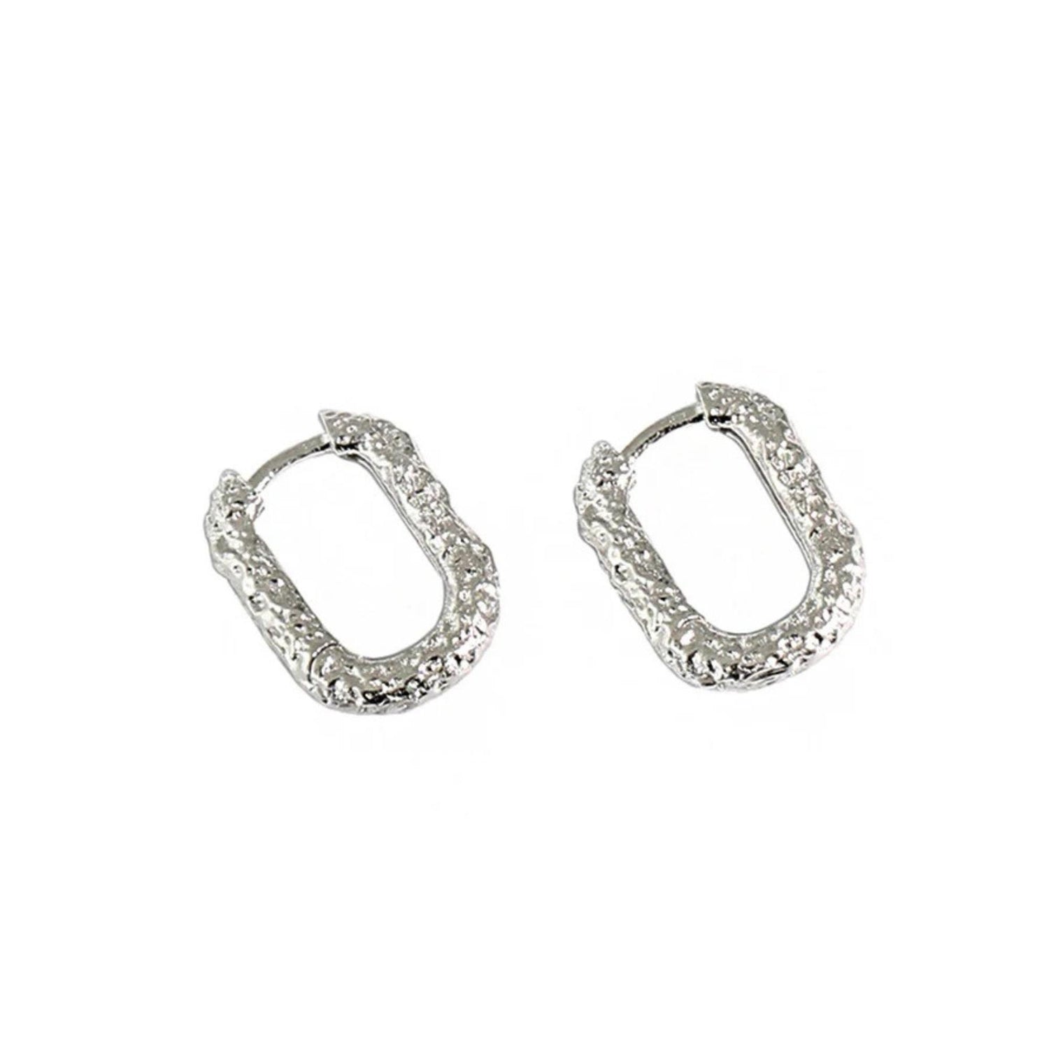 OVAL CIRCLE TEXTURE HOOP EARRINGS (الأقراط)