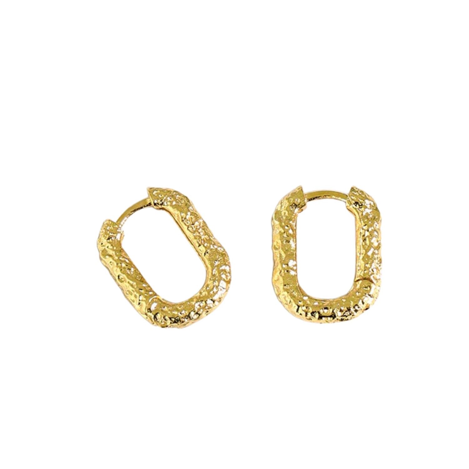 OVAL CIRCLE TEXTURE HOOP EARRINGS (الأقراط)