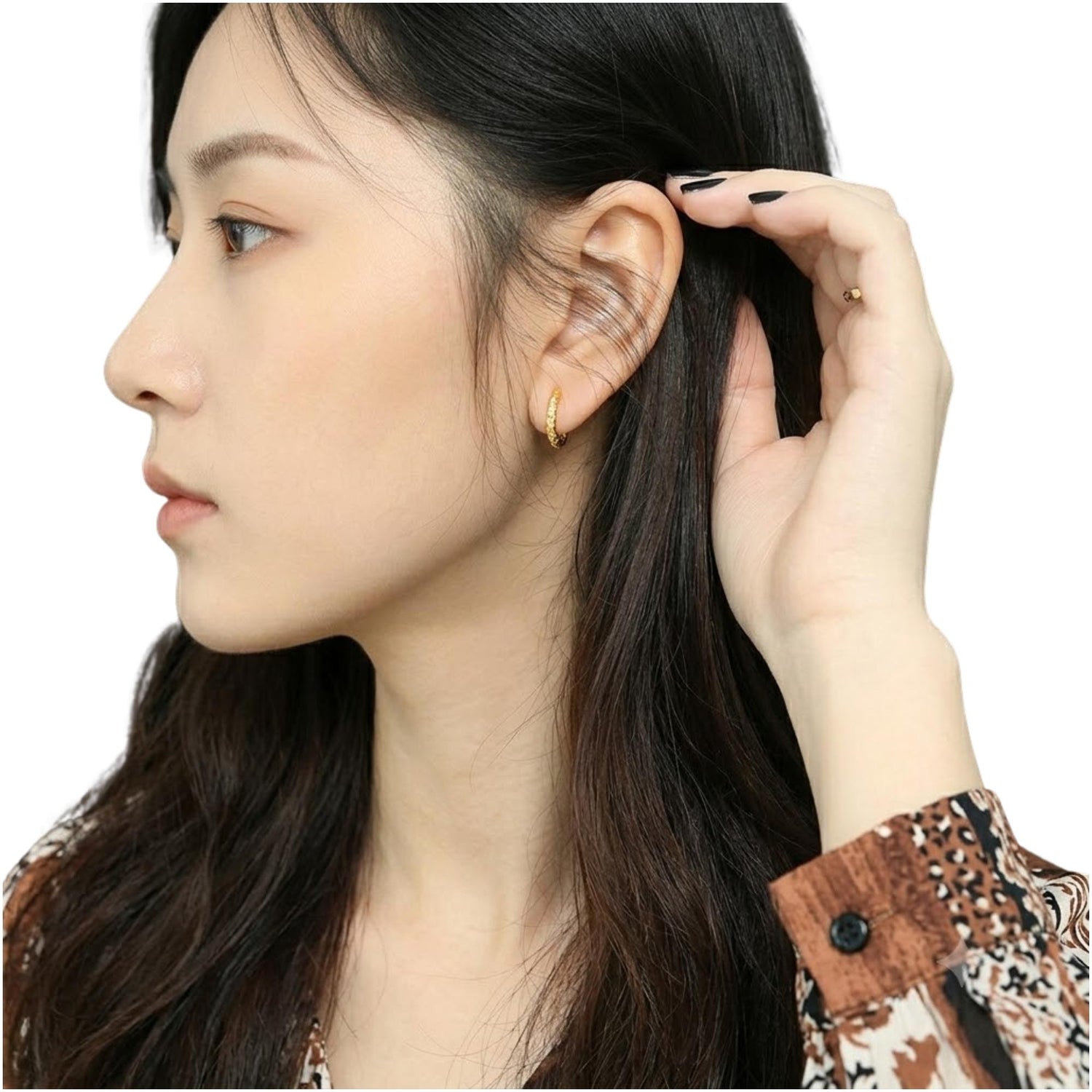 OVAL CIRCLE TEXTURE HOOP EARRINGS (الأقراط)