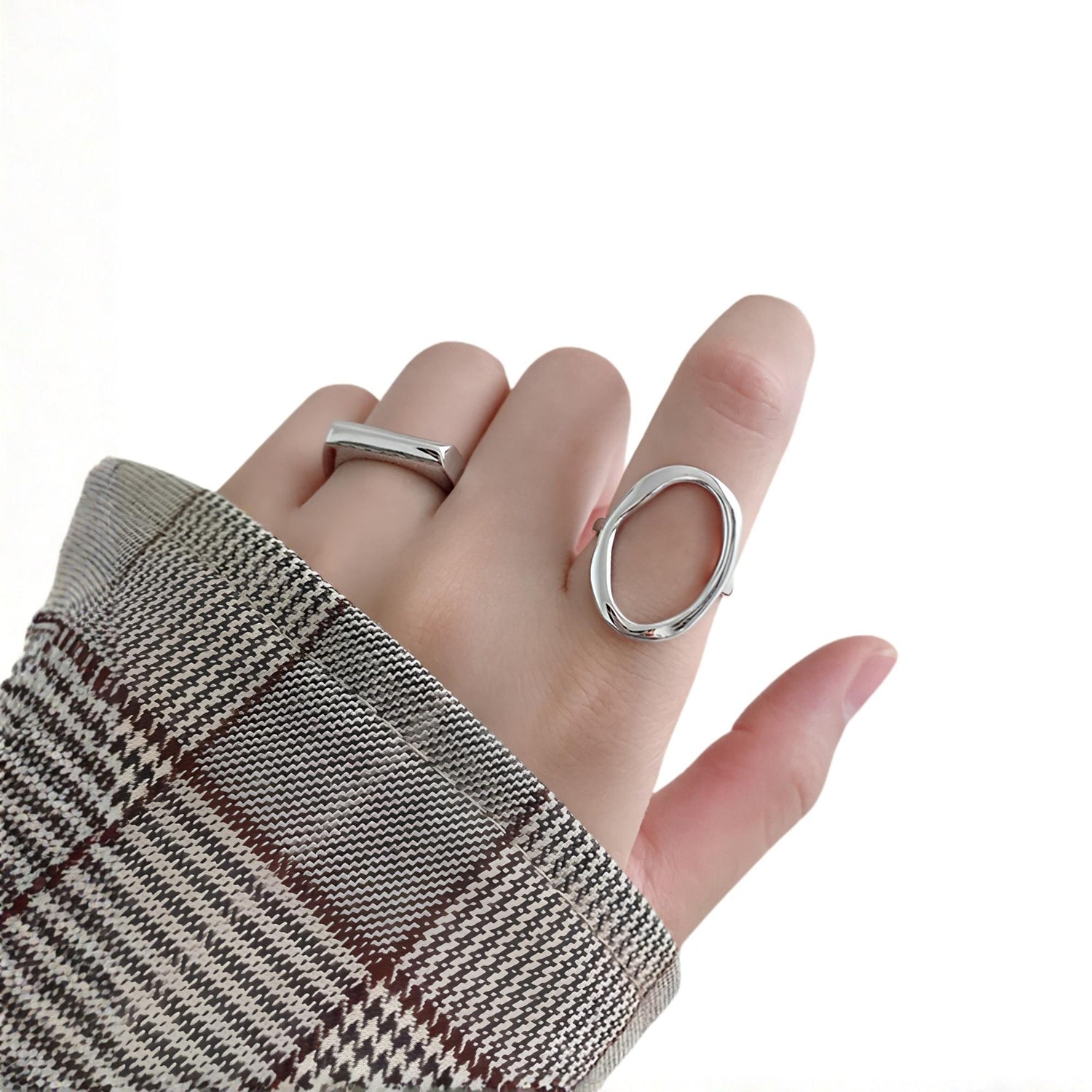 OVAL IRREGULAR HOLLOW OPEN RING (الخاتم)