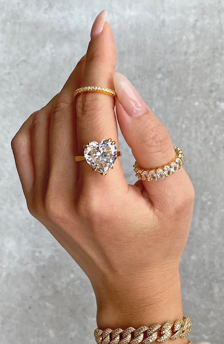 AMOS HEART-CUT RING (الخاتم)